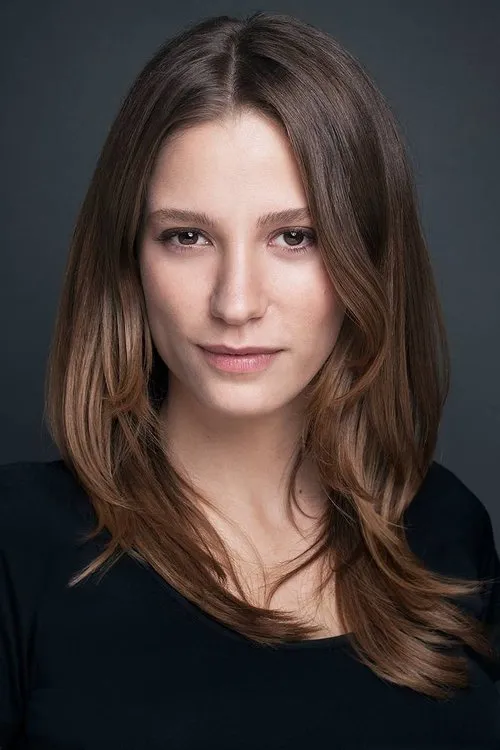 Serenay Sarıkaya Oyuncu Profil Görseli