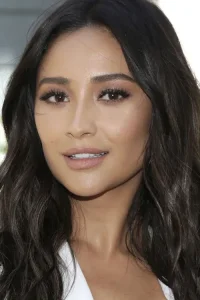 Shay Mitchell Oyuncu Profil Görseli
