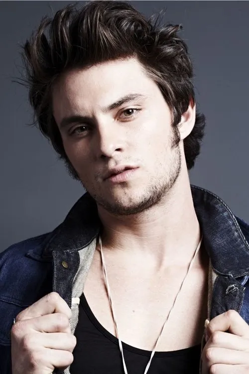 Shiloh Fernandez Oyuncu Profil Görseli
