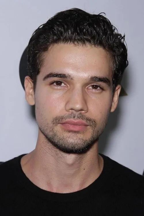 Steven Strait Oyuncu Profil Görseli