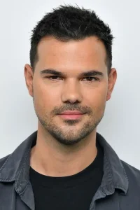 Taylor Lautner Oyuncu Profil Görseli