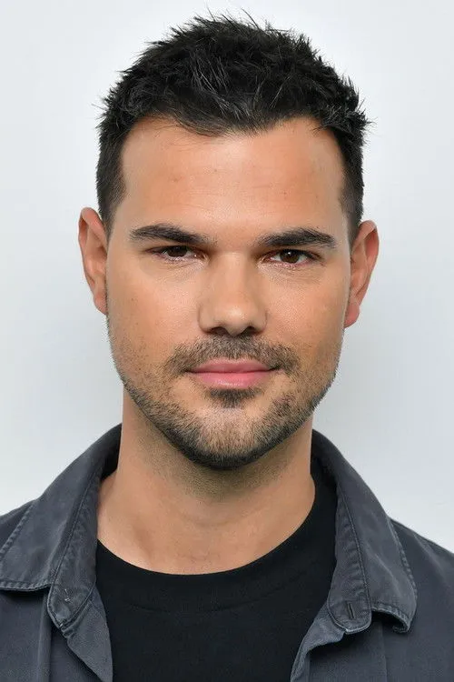 Taylor Lautner Oyuncu Profil Görseli