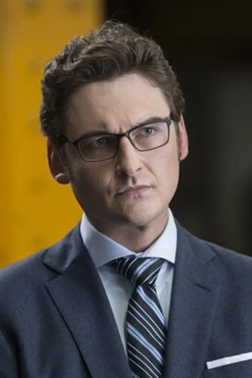 Toby Leonard Moore Oyuncu Profil Görseli