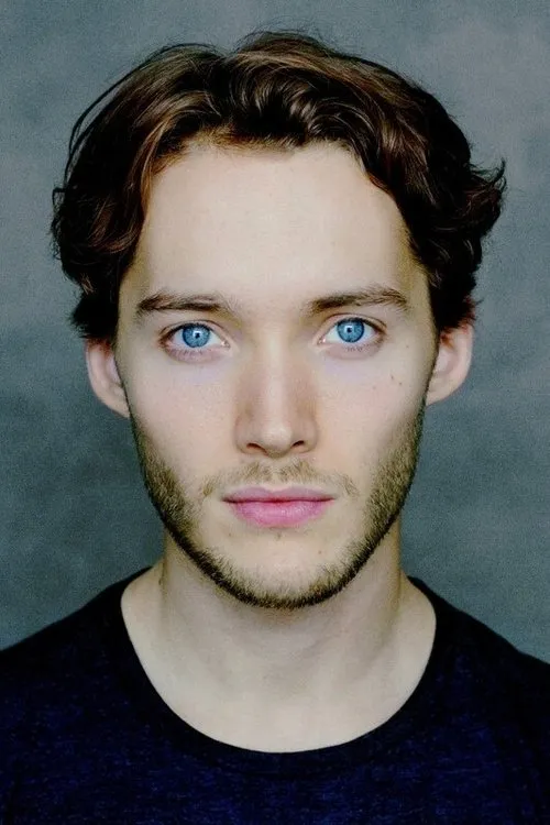 Toby Regbo Oyuncu Profil Görseli