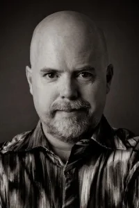 Tom Hall Yönetmen Profil Görseli