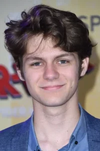Ty Simpkins Oyuncu Profil Görseli