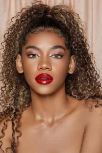 Zsa Zsa Utari Oyuncu Profil Görseli