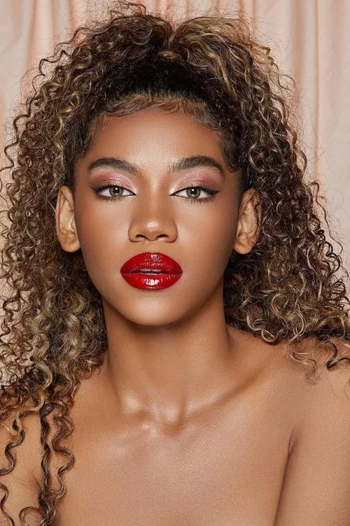 Zsa Zsa Utari Oyuncu Profil Görseli