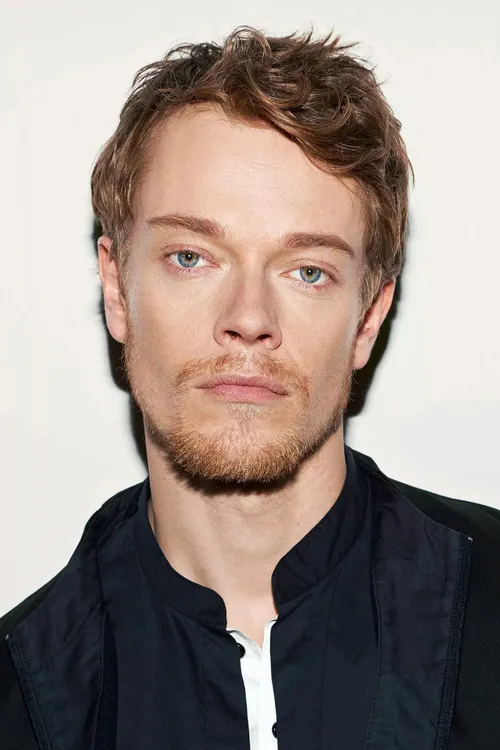 Alfie Allen Oyuncu Profil Görseli