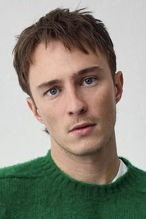 Drew Starkey Oyuncu Profil Görseli