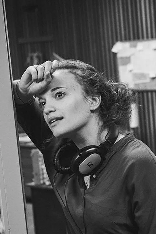 Ella Jones Yönetmen Profil Görseli