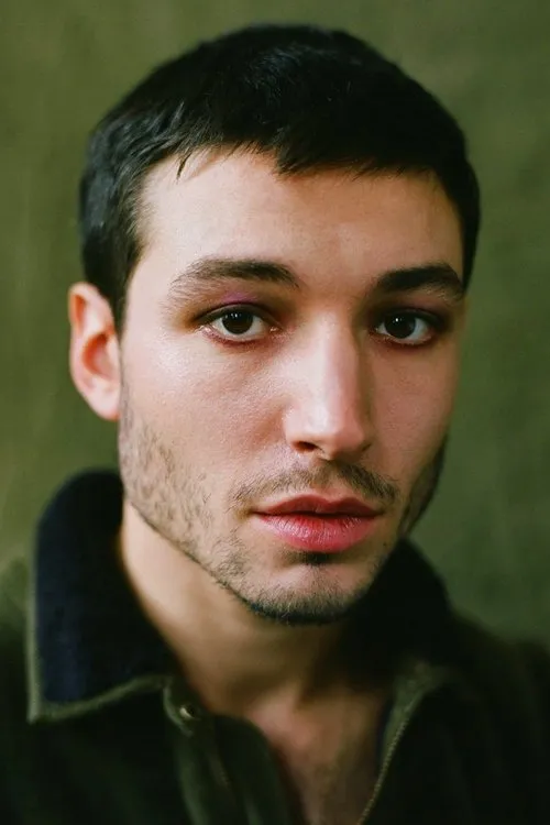 Ezra Miller Oyuncu Profil Görseli