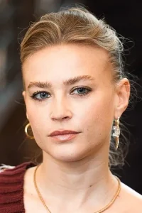Jeanne Goursaud Oyuncu Profil Görseli