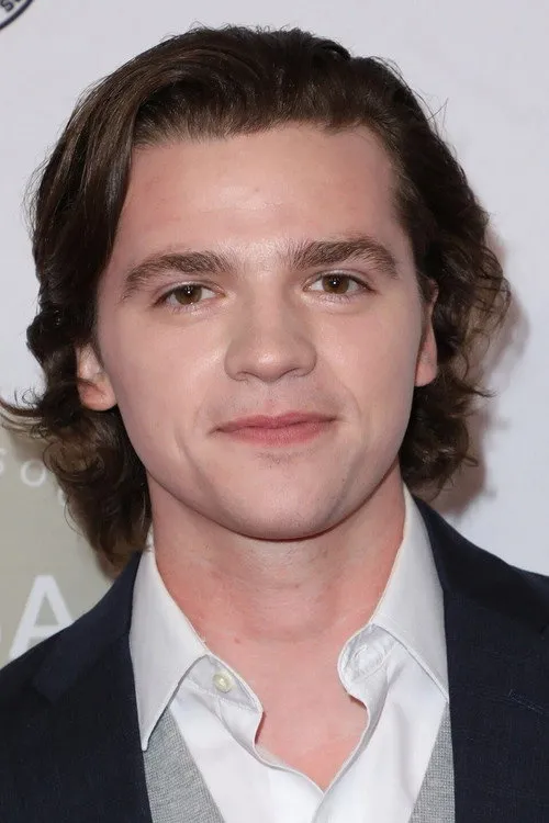 Joel Courtney Oyuncu Profil Görseli