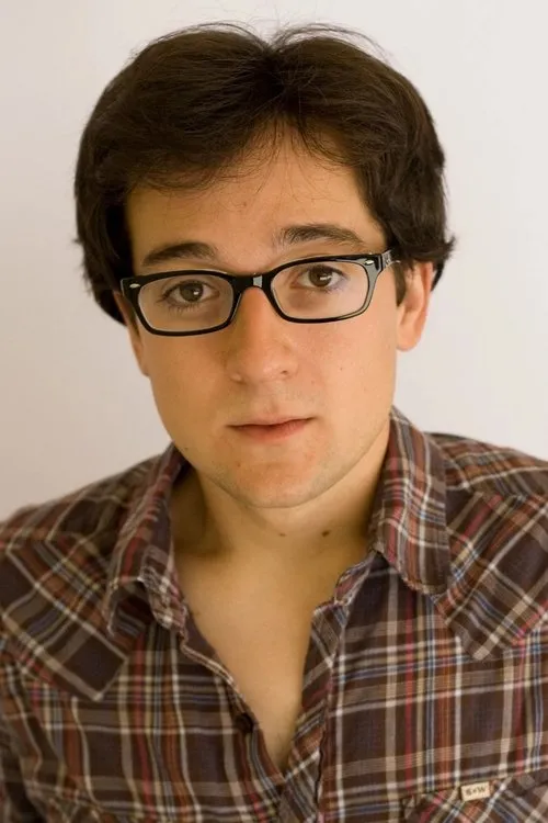 Josh Brener Oyuncu Profil Görseli