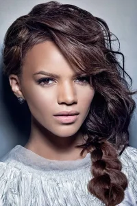 Leslie Grace Oyuncu Profil Görseli