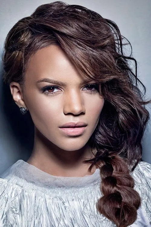 Leslie Grace Oyuncu Profil Görseli