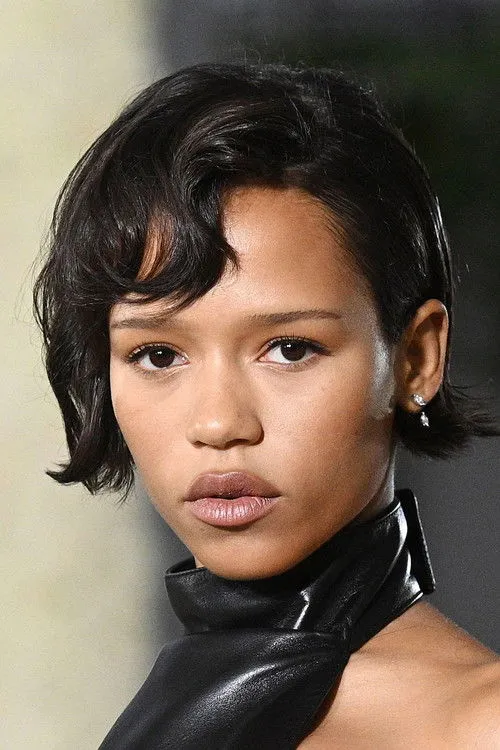 Taylor Russell Oyuncu Profil Görseli